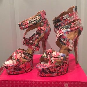 New pink floral strappy heels size 11 b